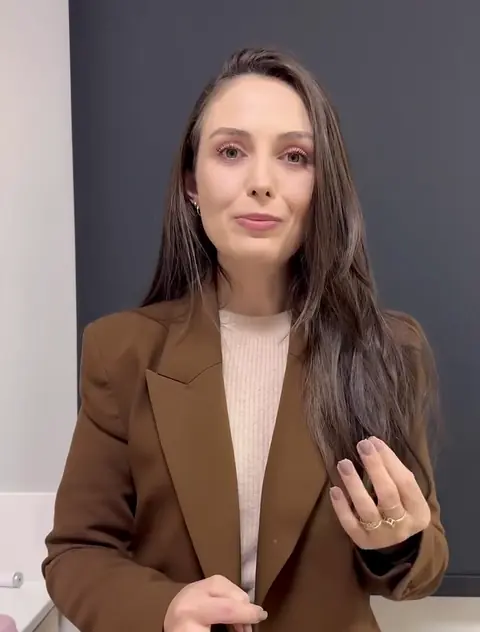 Dra. Eduarda Rizzi no consultório